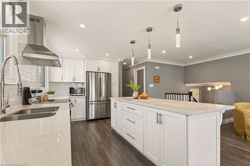 51 Fonthill Road, Hamilton, ON - Indoor Photo Showing Kitchen With Stainless Steel Kitchen With Double Sink With Upgraded Kitchen