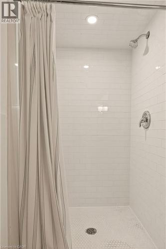 51 Fonthill Road, Hamilton, ON - Indoor Photo Showing Bathroom