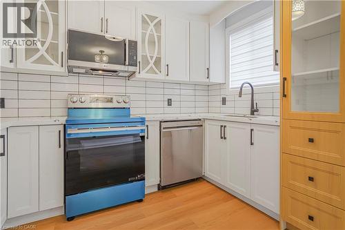 155 Avondale Street, Hamilton, ON - Indoor Photo Showing Kitchen