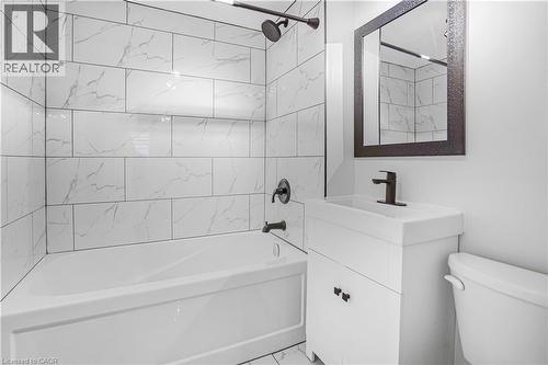 155 Avondale Street, Hamilton, ON - Indoor Photo Showing Bathroom