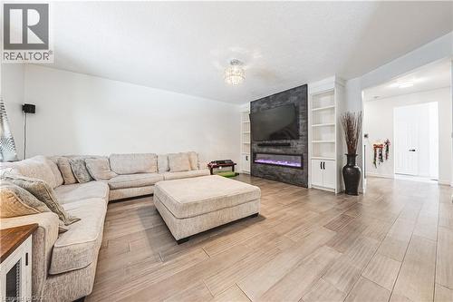 6 Second Road W, Hamilton, ON - Indoor Photo Showing Living Room