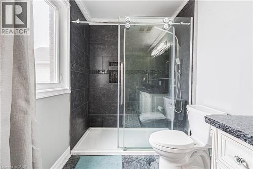 6 Second Road W, Hamilton, ON - Indoor Photo Showing Bathroom