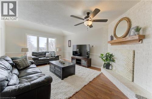 224 Brembel Court, Kitchener, ON - Indoor Photo Showing Living Room