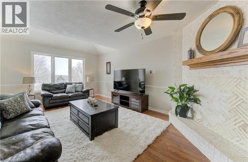 224 Brembel Court, Kitchener, ON - Indoor Photo Showing Living Room