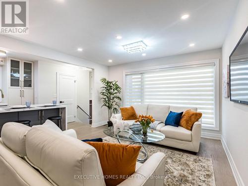 2685 Windjammer Road, Mississauga, ON - Indoor Photo Showing Living Room