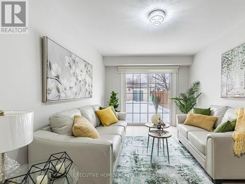 2685 Windjammer Road, Mississauga, ON - Indoor Photo Showing Living Room