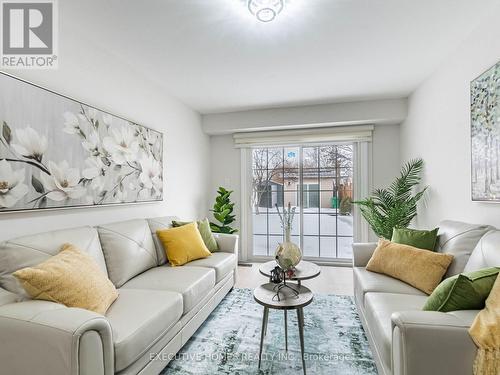 2685 Windjammer Road, Mississauga, ON - Indoor Photo Showing Living Room