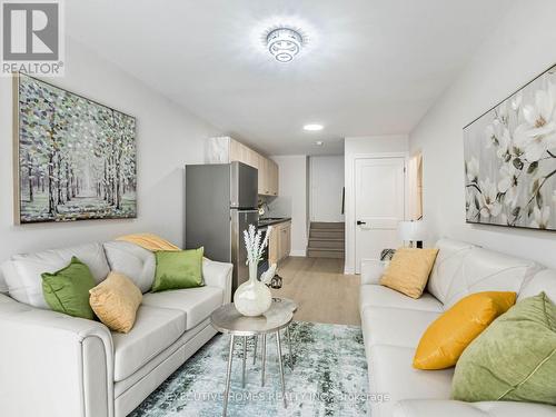 2685 Windjammer Road, Mississauga, ON - Indoor Photo Showing Living Room