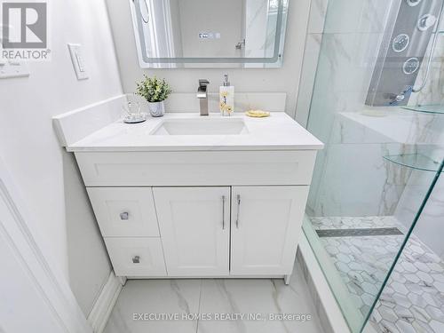 2685 Windjammer Road, Mississauga, ON - Indoor Photo Showing Bathroom