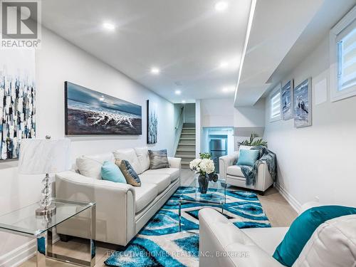2685 Windjammer Road, Mississauga, ON - Indoor Photo Showing Living Room
