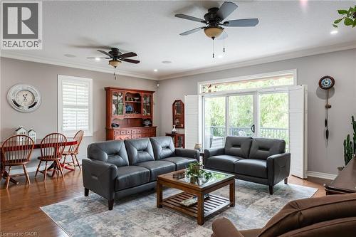 13 Iron Bridge Court, Caledonia, ON - Indoor Photo Showing Living Room