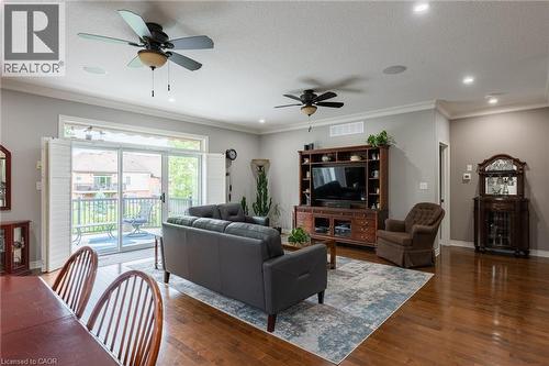 13 Iron Bridge Court, Caledonia, ON - Indoor Photo Showing Living Room