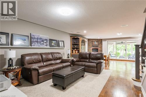 13 Iron Bridge Court, Caledonia, ON - Indoor Photo Showing Living Room