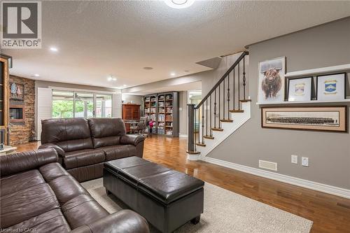 13 Iron Bridge Court, Caledonia, ON - Indoor Photo Showing Living Room