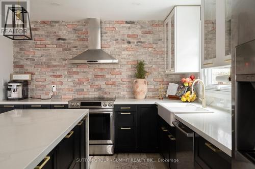 30 Buchanan Crescent, Thorold, ON - Indoor Photo Showing Kitchen With Upgraded Kitchen
