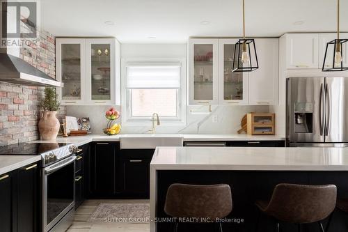 30 Buchanan Crescent, Thorold, ON - Indoor Photo Showing Kitchen With Upgraded Kitchen