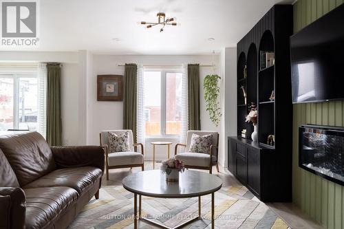 30 Buchanan Crescent, Thorold, ON - Indoor Photo Showing Living Room
