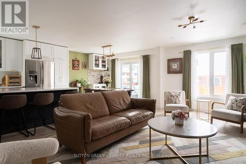 30 Buchanan Crescent, Thorold, ON - Indoor Photo Showing Living Room