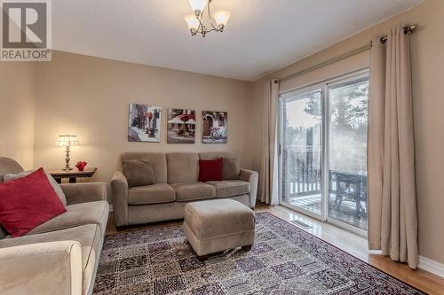 2431 Britannia Road, Burlington, ON - Indoor Photo Showing Living Room