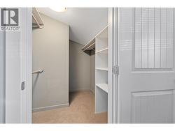Walk-in closet - 