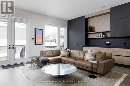 367 Manor Road E, Toronto, ON - Indoor Photo Showing Living Room