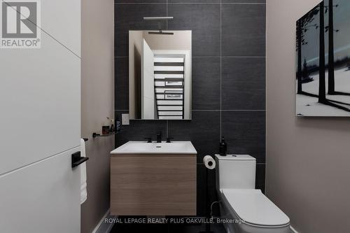 367 Manor Road E, Toronto, ON - Indoor Photo Showing Bathroom