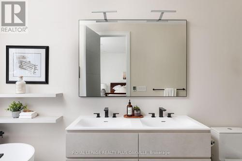 367 Manor Road E, Toronto, ON - Indoor Photo Showing Bathroom
