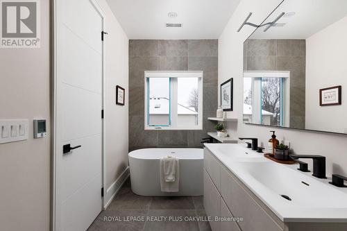 367 Manor Road E, Toronto, ON - Indoor Photo Showing Bathroom