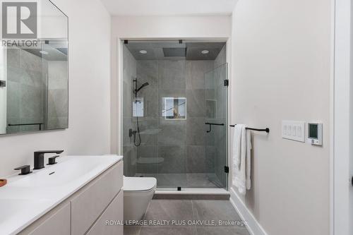 367 Manor Road E, Toronto, ON - Indoor Photo Showing Bathroom