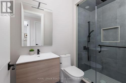 367 Manor Road E, Toronto, ON - Indoor Photo Showing Bathroom