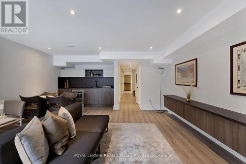 367 Manor Road E, Toronto, ON - Indoor