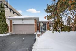 86 HEATHVIEW AVENUE  Toronto, ON M2K 2C5