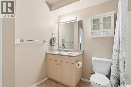 107 303 Lowe Road, Saskatoon, SK - Indoor Photo Showing Bathroom