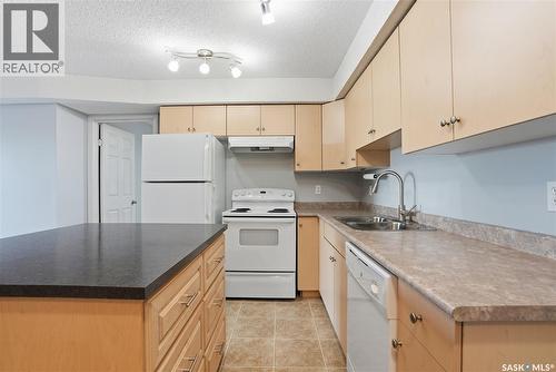 107 303 Lowe Road, Saskatoon, SK - Indoor Photo Showing Kitchen With Double Sink