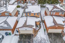 29 GOLDERS GREEN AVENUE  Toronto, ON M1C 3N5