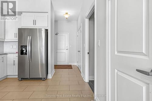 1109 - 260 Villagewalk Boulevard, London North, ON - Indoor Photo Showing Kitchen