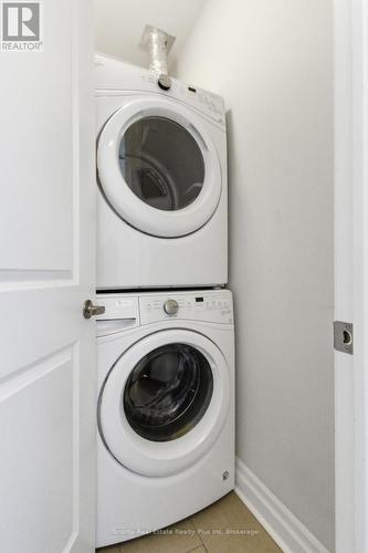 1109 - 260 Villagewalk Boulevard, London North, ON - Indoor Photo Showing Laundry Room
