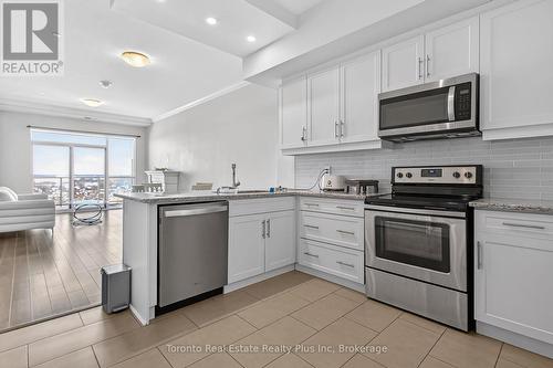 1109 - 260 Villagewalk Boulevard, London North, ON - Indoor Photo Showing Kitchen With Stainless Steel Kitchen With Upgraded Kitchen