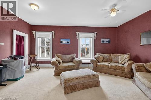 149 Argyle Street N, Caledonia, ON - Indoor Photo Showing Living Room