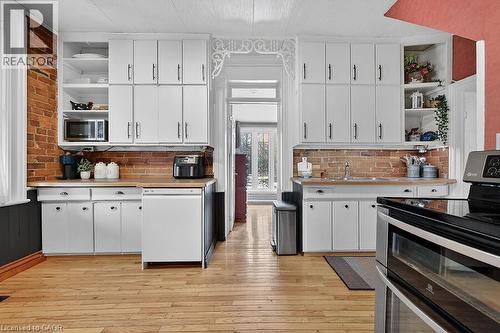 149 Argyle Street N, Caledonia, ON - Indoor Photo Showing Kitchen