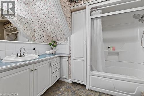 149 Argyle Street N, Caledonia, ON - Indoor Photo Showing Bathroom