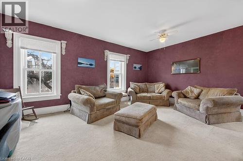 149 Argyle Street N, Caledonia, ON - Indoor Photo Showing Living Room