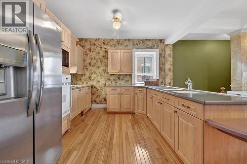 149 Argyle Street N, Caledonia, ON - Indoor Photo Showing Kitchen
