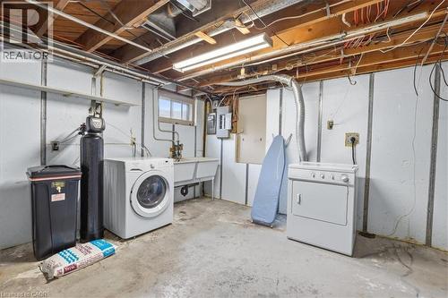 438 Glasgow Street, Kitchener, ON - Indoor Photo Showing Laundry Room