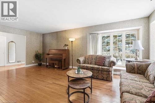 438 Glasgow Street, Kitchener, ON - Indoor Photo Showing Living Room