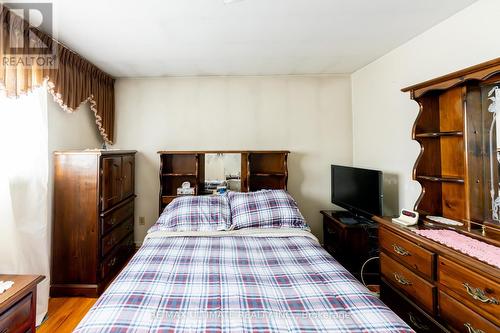 3314 Strabane Drive, Mississauga, ON - Indoor Photo Showing Bedroom