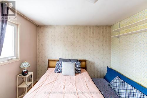 3314 Strabane Drive, Mississauga, ON - Indoor Photo Showing Bedroom