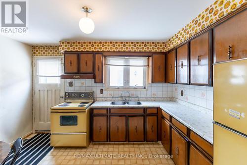 3314 Strabane Drive, Mississauga, ON - Indoor Photo Showing Kitchen With Double Sink