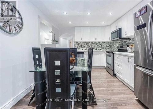 182 John Street, Hamilton, ON - Indoor Photo Showing Kitchen With Stainless Steel Kitchen With Upgraded Kitchen