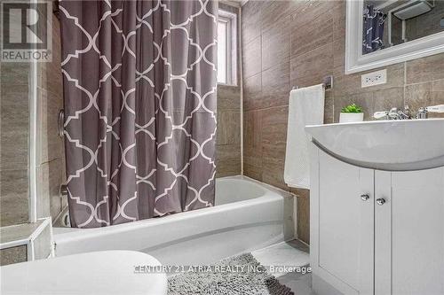 182 John Street, Hamilton, ON - Indoor Photo Showing Bathroom